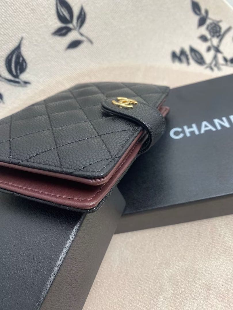 CHANEL 2つ折り財布 マトラッセ キャビアスキン