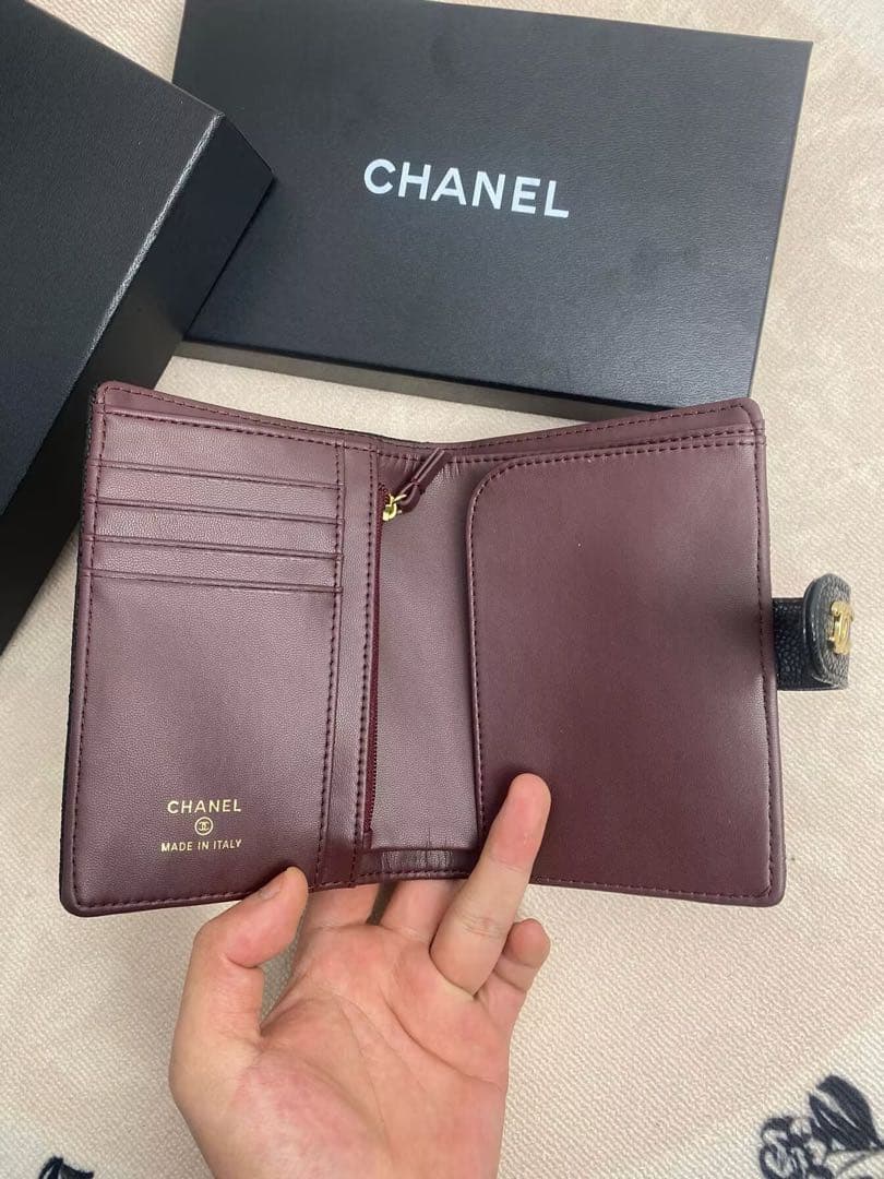 CHANEL 2つ折り財布 マトラッセ キャビアスキン