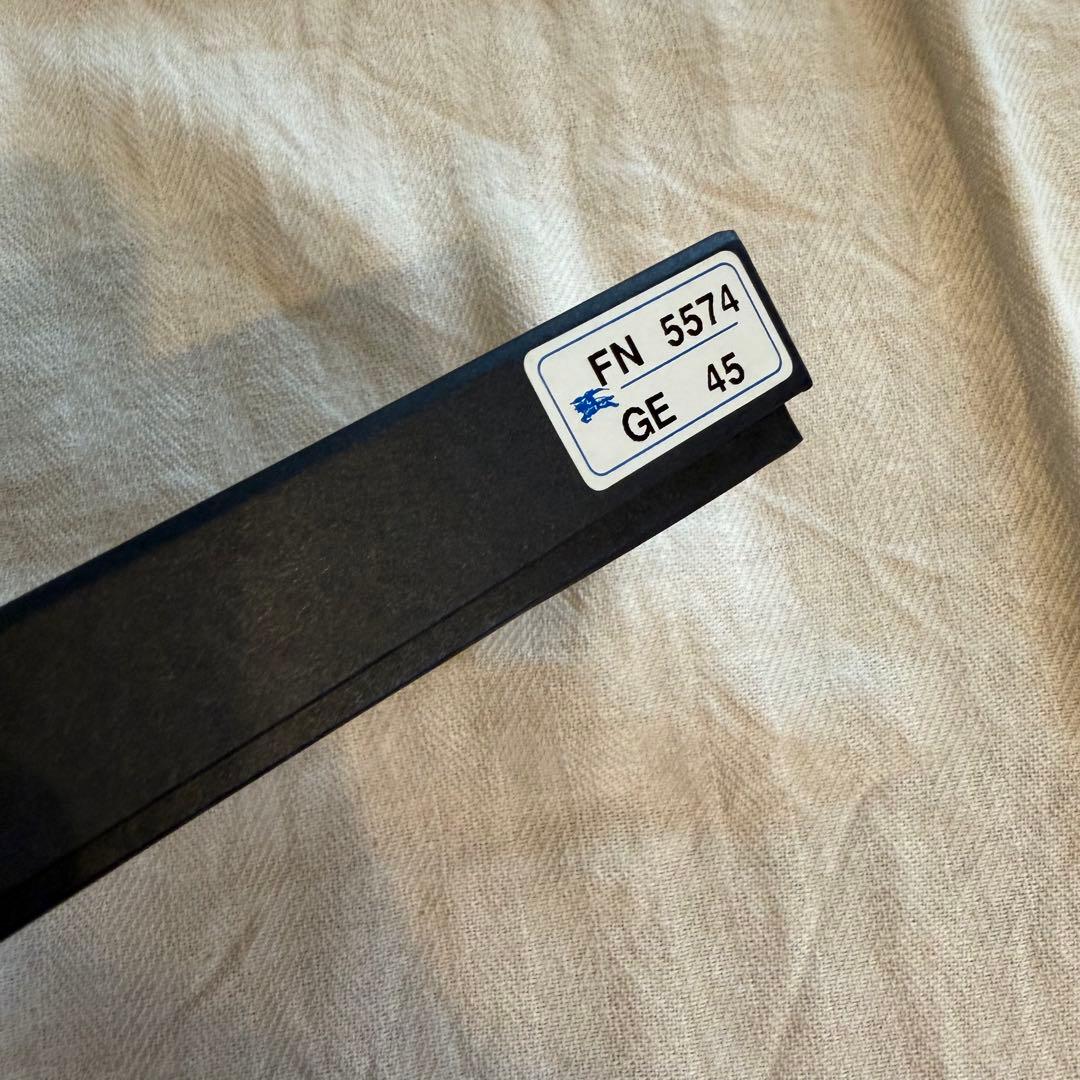 【新品・未使用】Burberry名刺入れ（牛革・国産）
