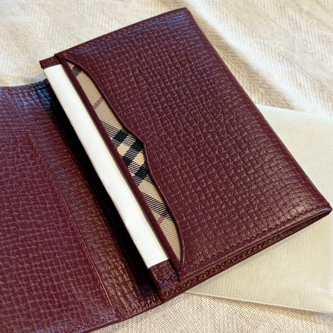 【新品・未使用】Burberry名刺入れ（牛革・国産）