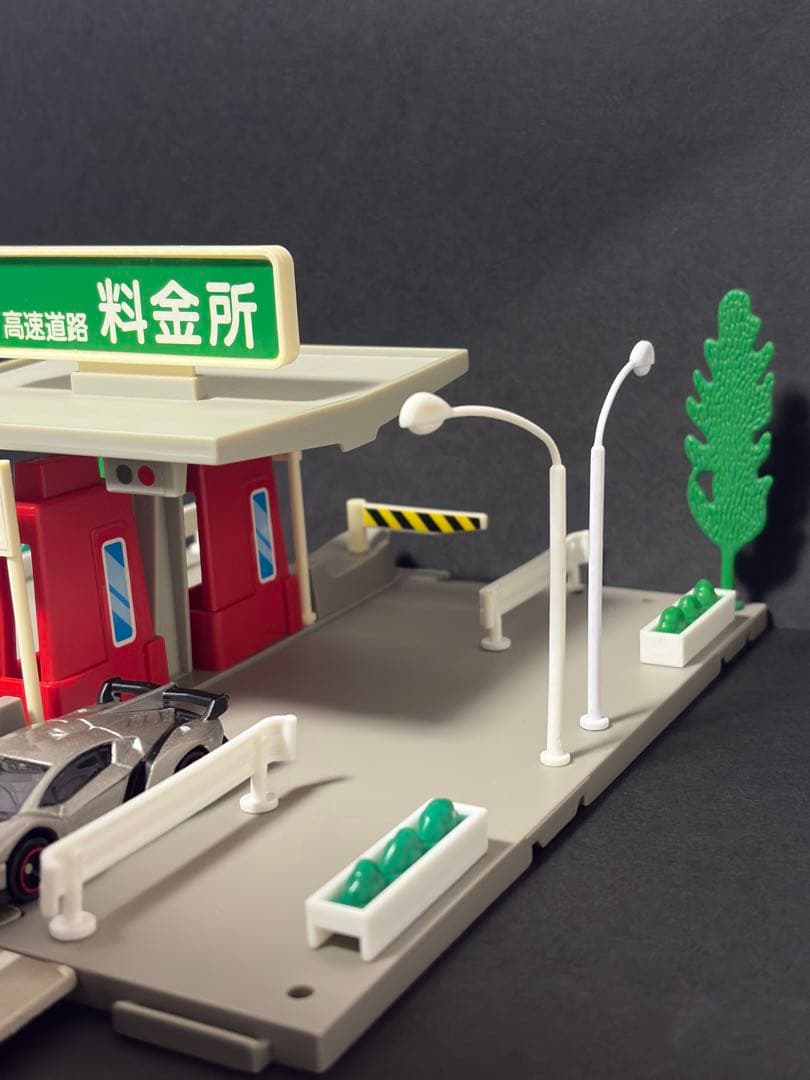 トミカ高速道路料金所　旧トミカタウン＋トミカ ランボルギーニ2台セット