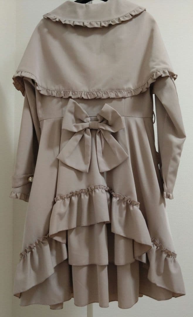Amavel　バッスルドレストレンチコート ピンク