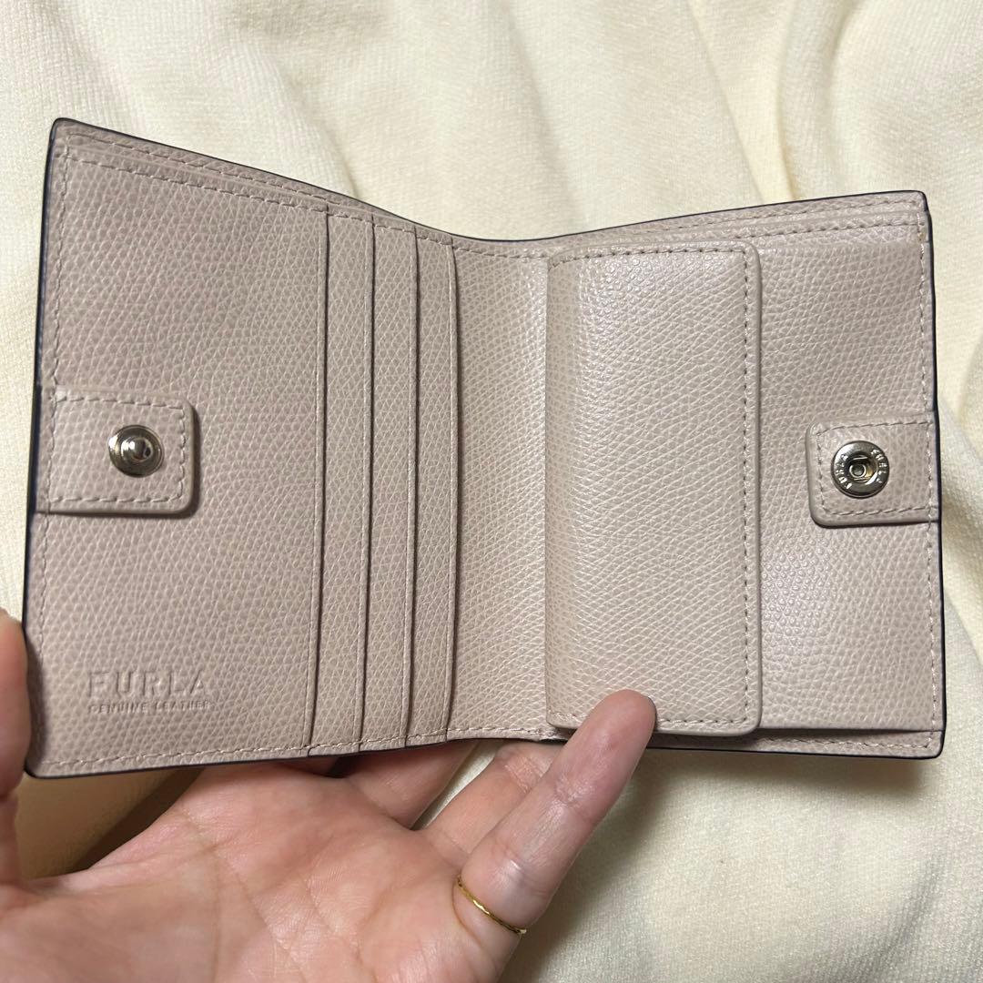 FURLA ピンクベージュ 二つ折り財布　カメリア　美品