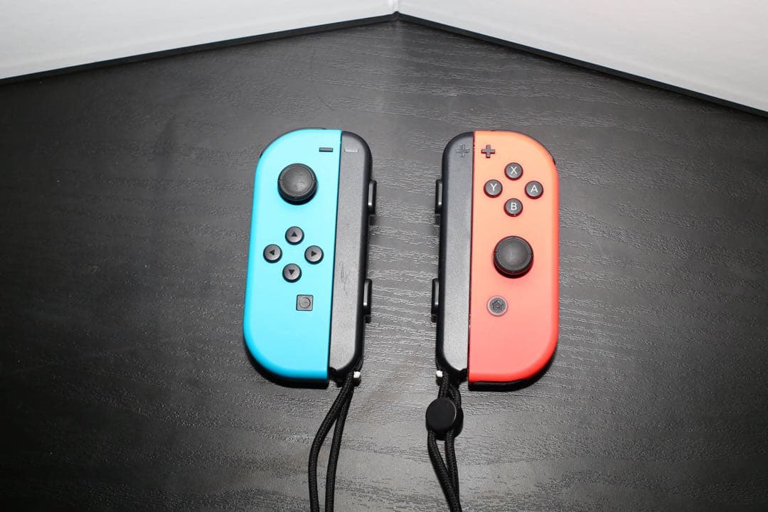 【完品】Nintendo Switch ネオンブルー/ネオンレッド 2019年