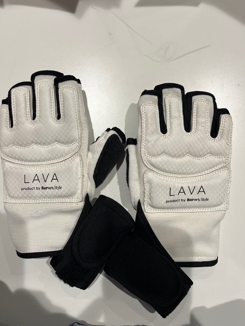 LAVA 暗闇キックボクシング用グローブ MシューズM&エッセンシャルバーム