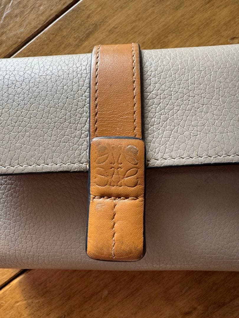 ロエベ　 LOEWE レザー 二つ折り財布　ライトウォーツ