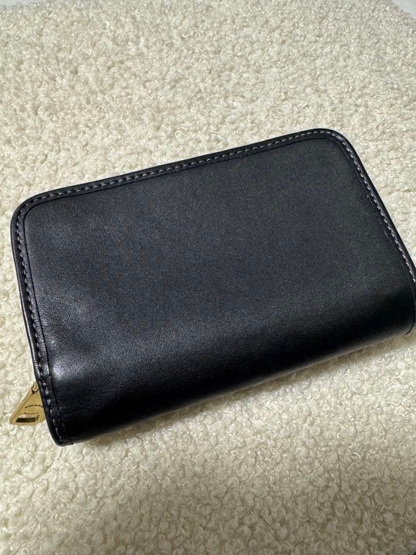 黒レザー二つ折り財布