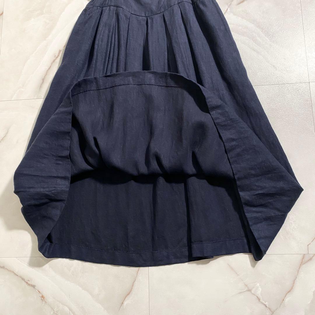 A18636 ザファクトリー リネン100 クロスバックジャンパースカート 紺F