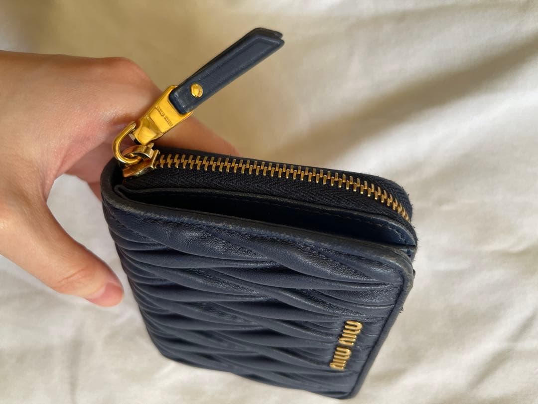 miu miu ブルー　二つ折り財布
