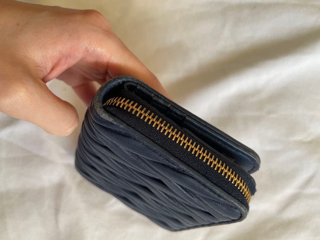 miu miu ブルー　二つ折り財布