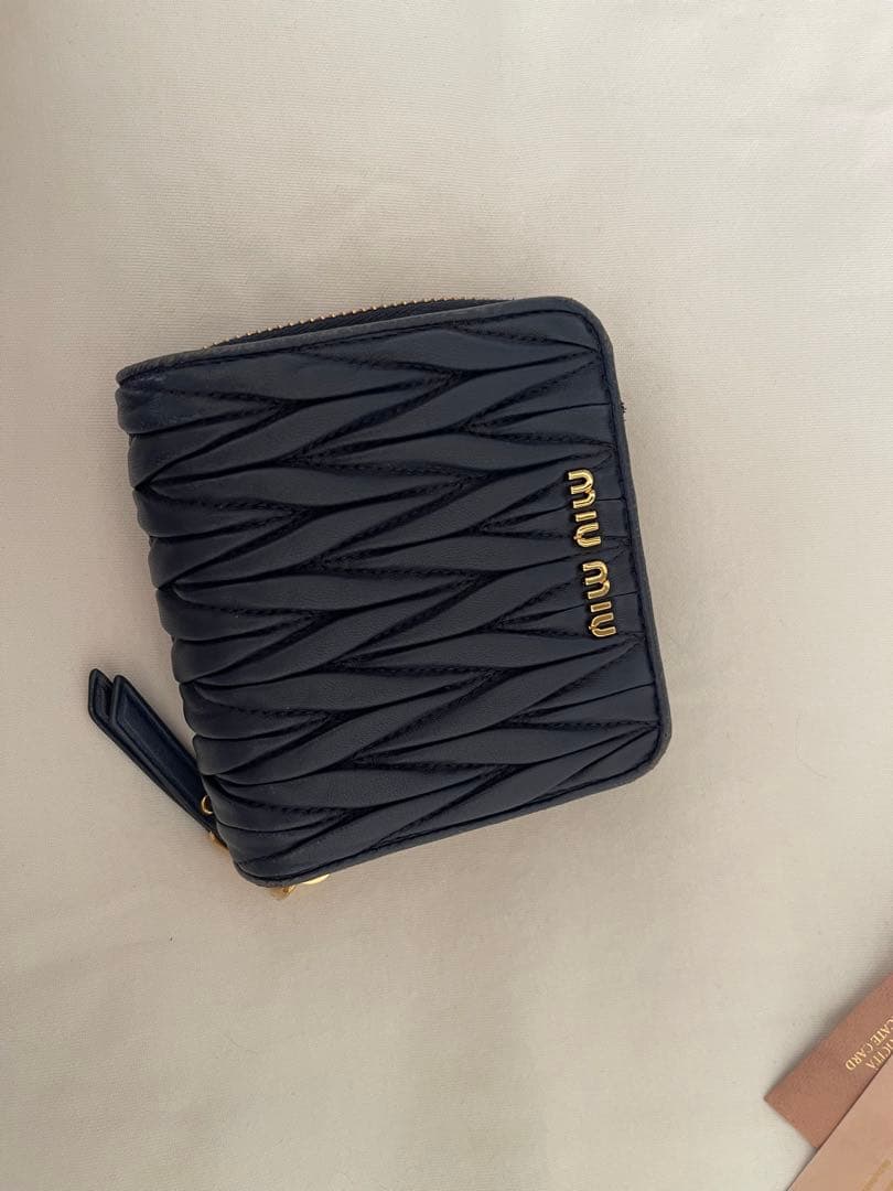 miu miu ブルー　二つ折り財布