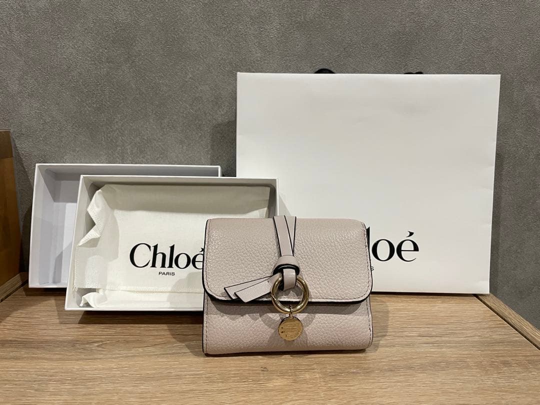 Chloé ライトグレー 三つ折り財布⚠️半額⚠️