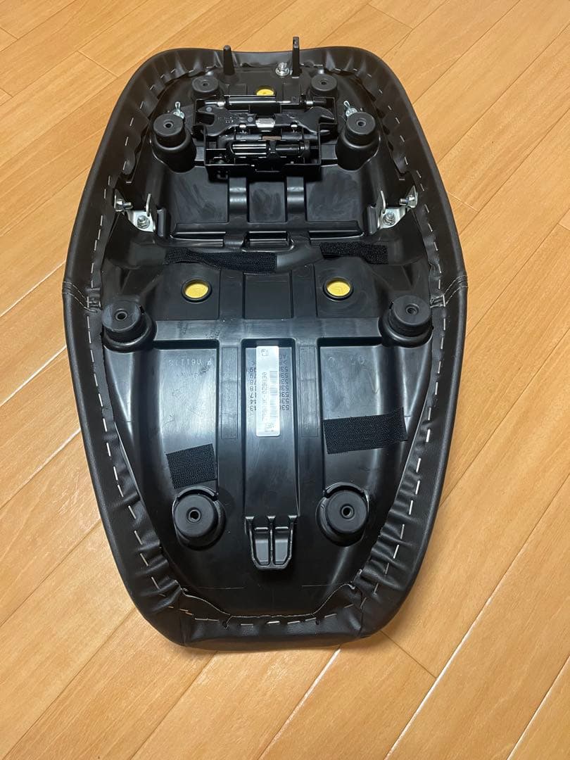Z900RS 2024年式(8BL) 純正シート ブラック