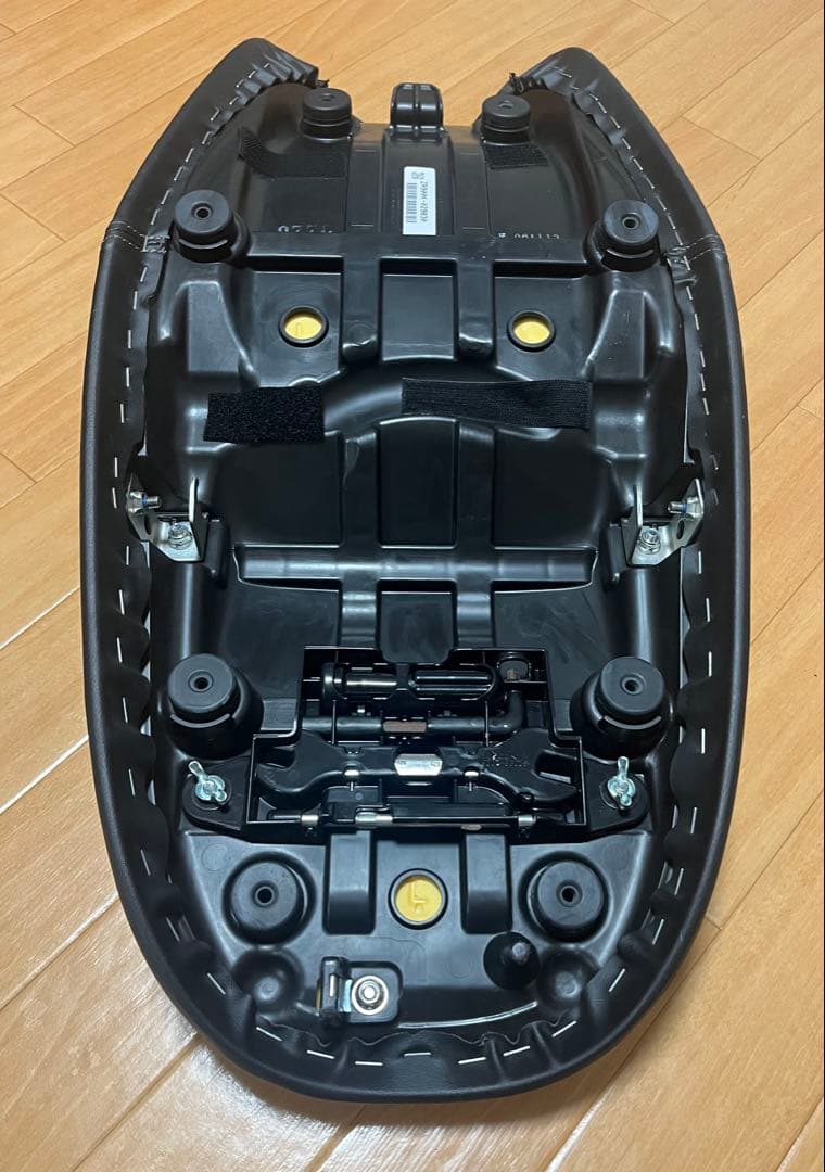 Z900RS 2024年式(8BL) 純正シート ブラック