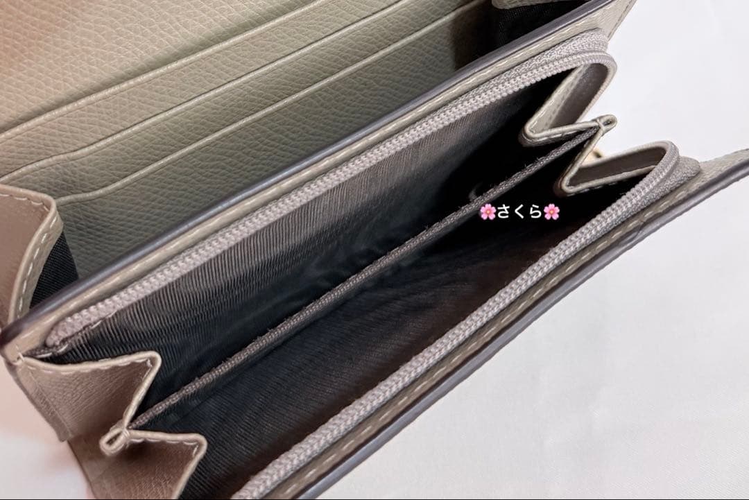 ✨新品✨FURLA カメリア コンパクト ウォレット M