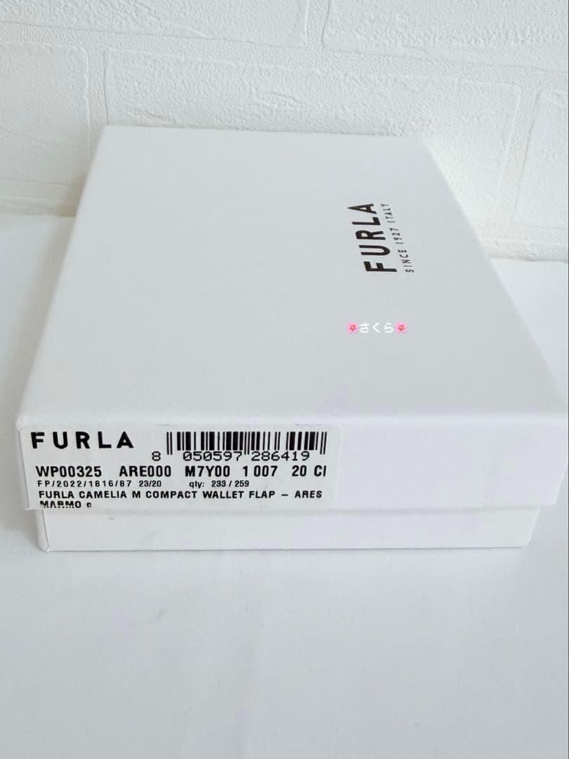 ✨新品✨FURLA カメリア コンパクト ウォレット M