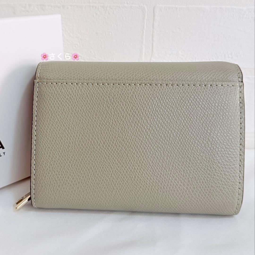 ✨新品✨FURLA カメリア コンパクト ウォレット M