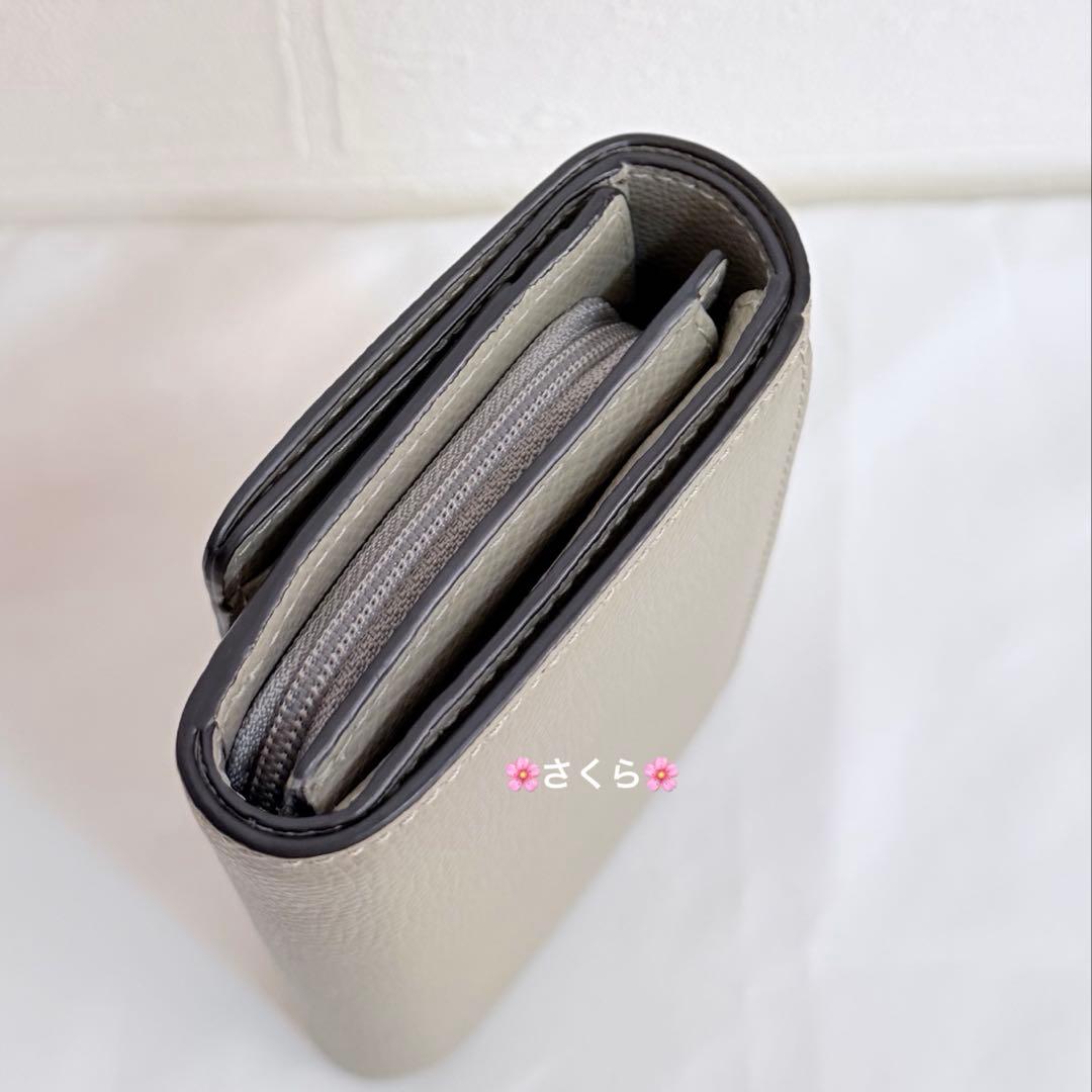 ✨新品✨FURLA カメリア コンパクト ウォレット M