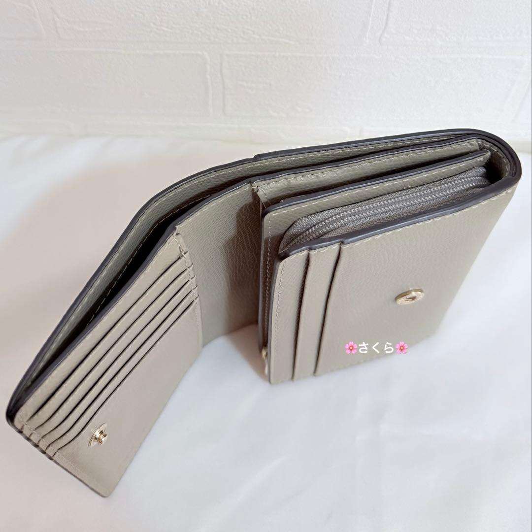 ✨新品✨FURLA カメリア コンパクト ウォレット M