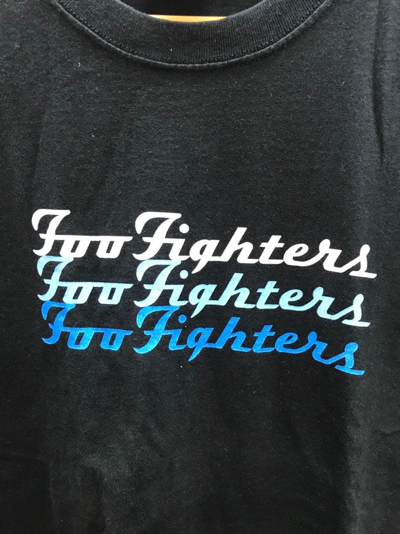 メキシコ製 古着 Foo Fighters 3連ロゴ プリントTシャツ