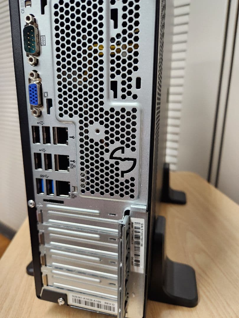 FUJITSU PRIMERGY TX1320 M4 サーバー