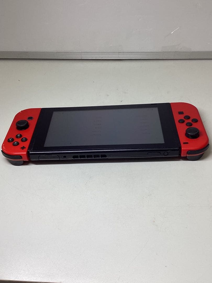 赤色 Nintendo Switch 本体　稼動品