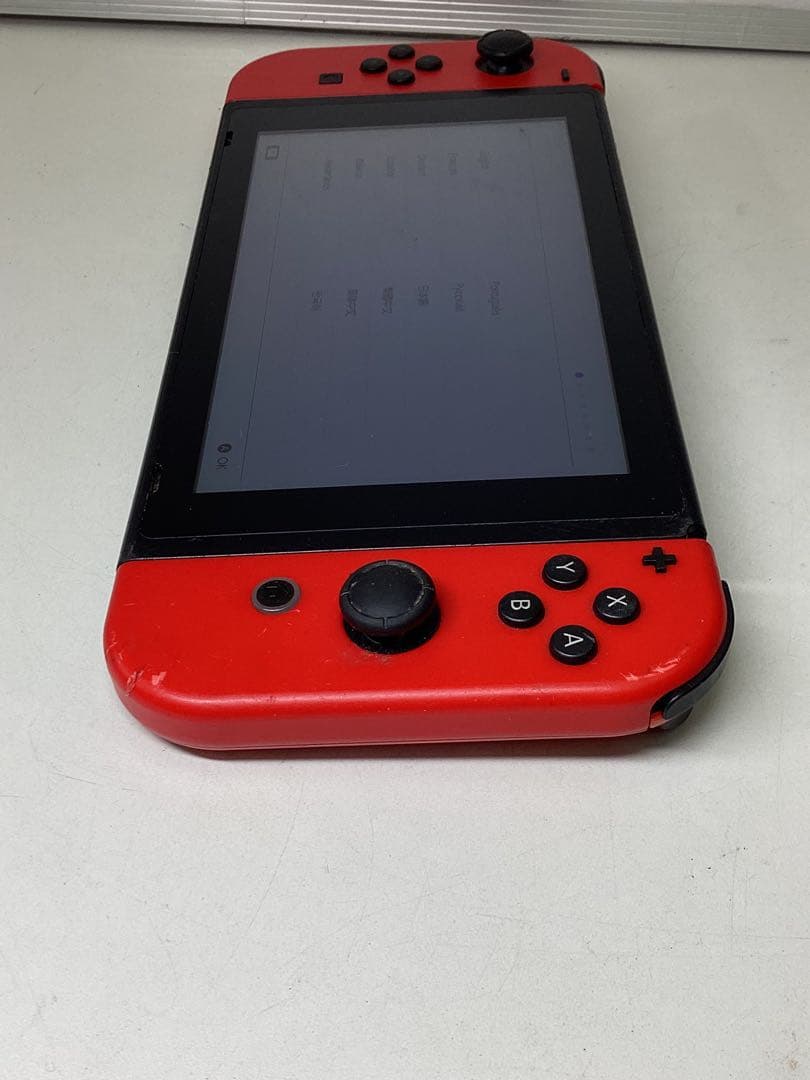 赤色 Nintendo Switch 本体　稼動品