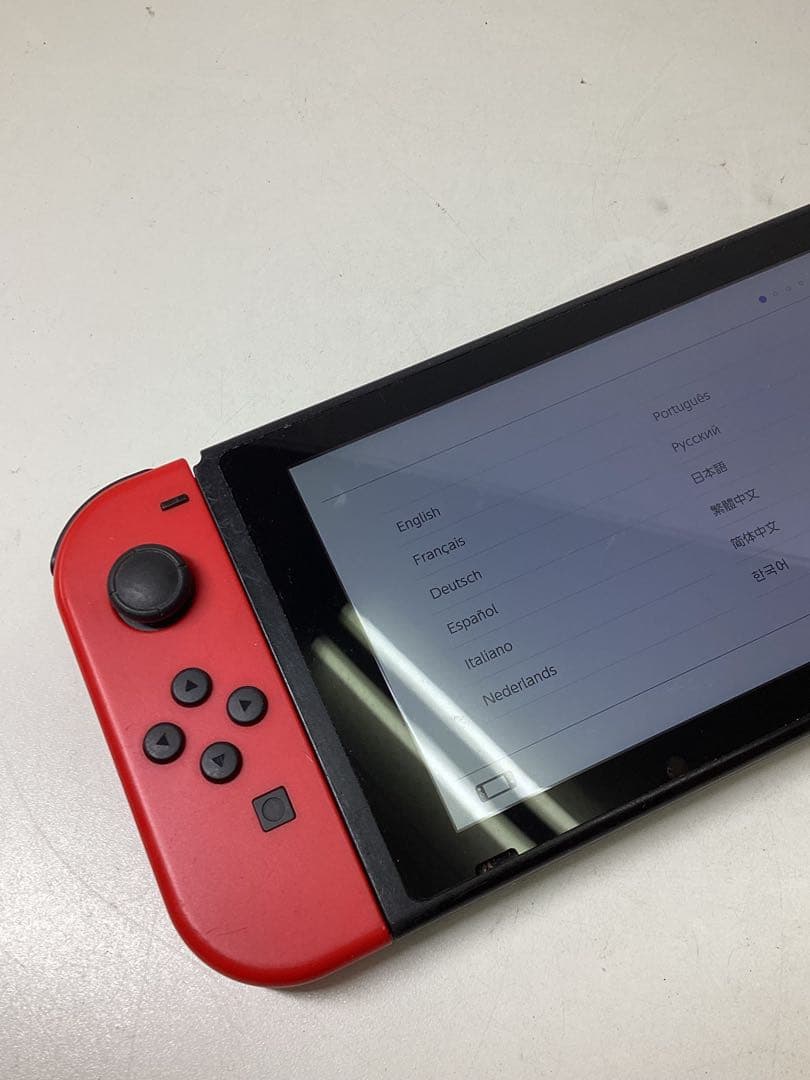 赤色 Nintendo Switch 本体　稼動品