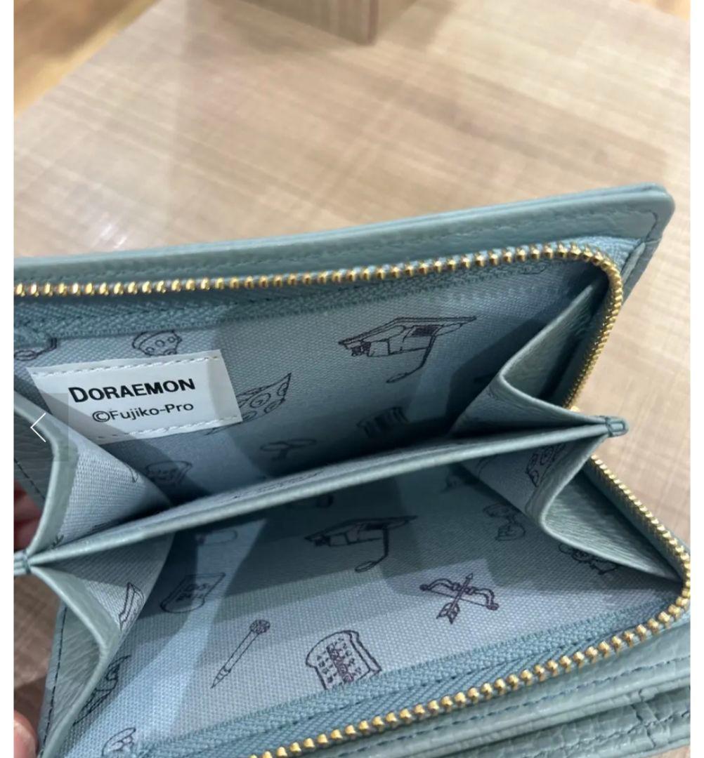 《美品》ドラえもんエフィー二つ折り財布 牛革 本革 レザーピスタチオ