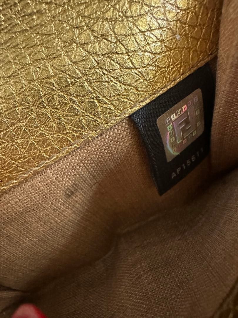 FENDI ゴールド 二つ折り財布