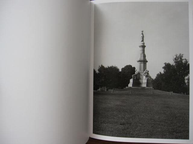 MONUMENT : Carrie Mae Weems　500部限定