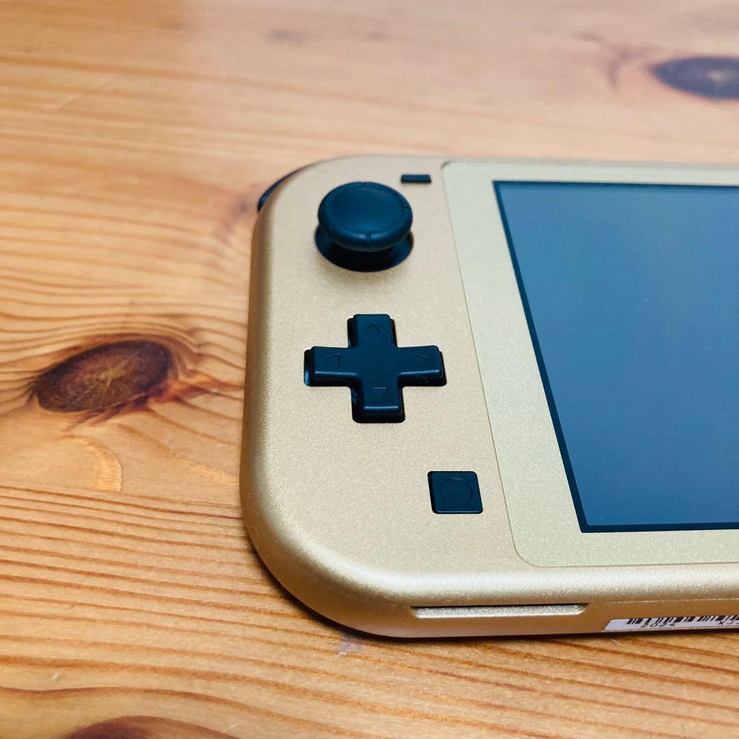 【極美品】スイッチ ライト 本体 ハイラルエディション 箱・充電器 画面傷なし
