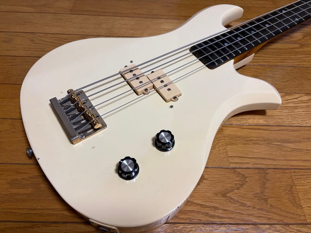 送料込み B.C.Rich Eagle Bass イーグル ベース 白