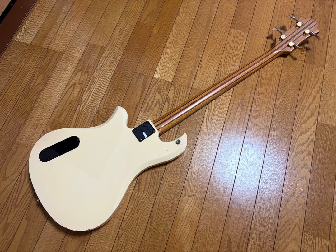 送料込み B.C.Rich Eagle Bass イーグル ベース 白