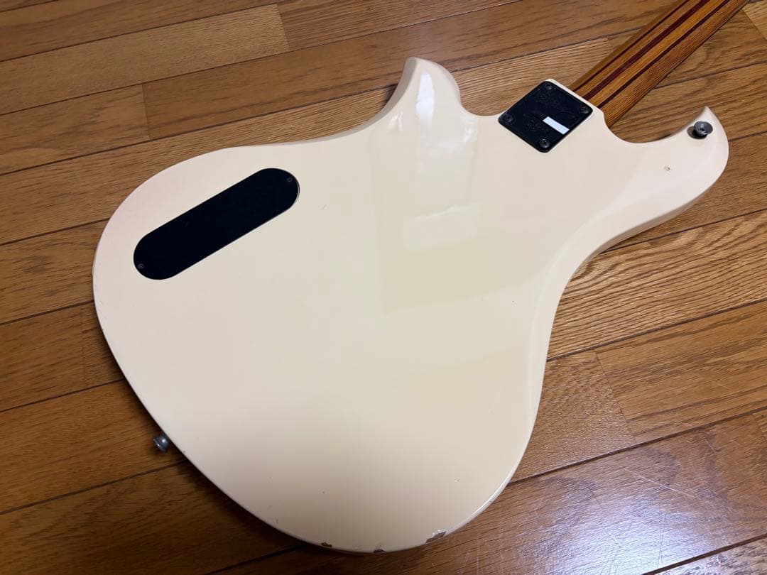 送料込み B.C.Rich Eagle Bass イーグル ベース 白