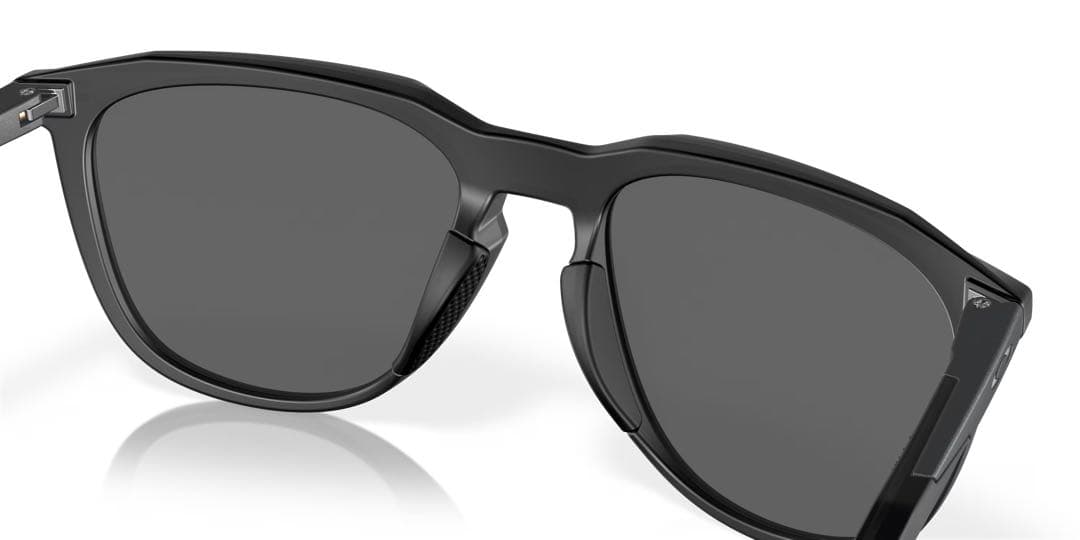 小物 Oakley Thurso