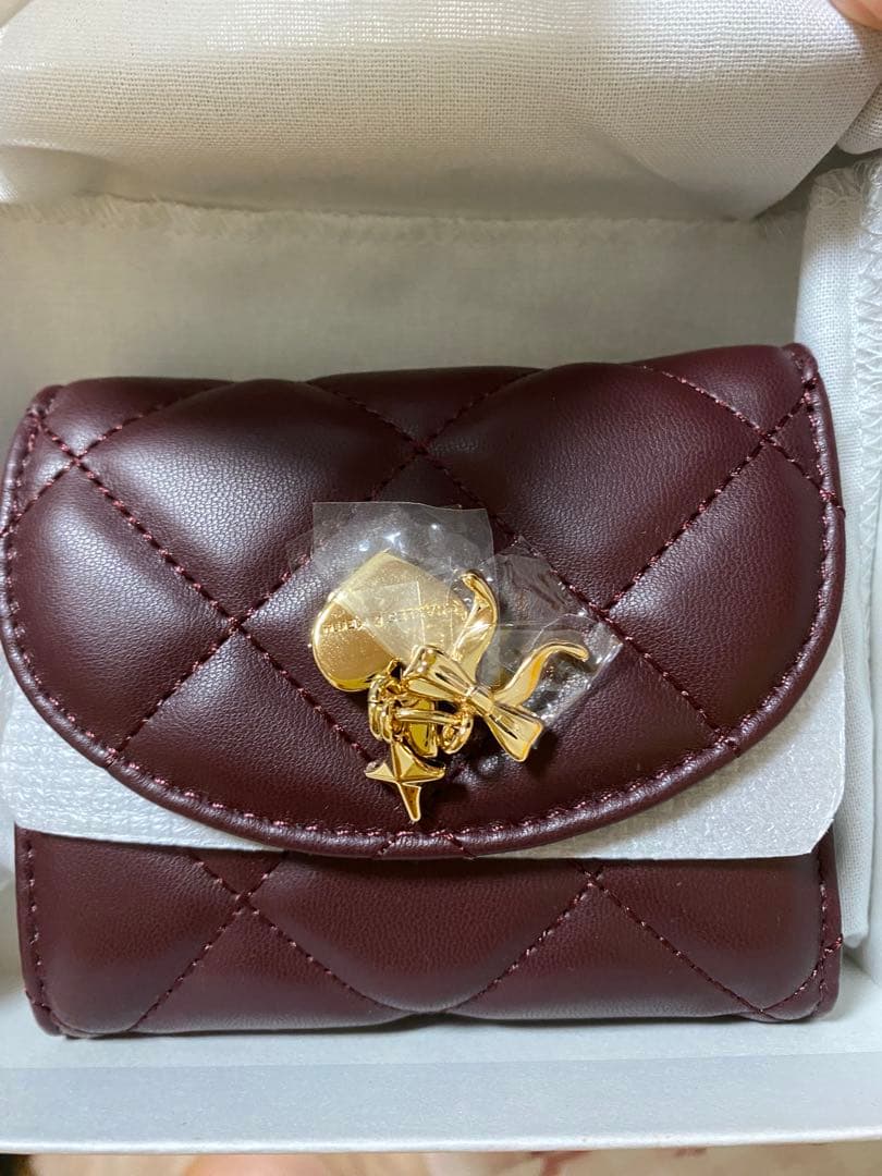 【新品】CHARLES & KEITH 三つ折り財布 アリエッティ キルティング