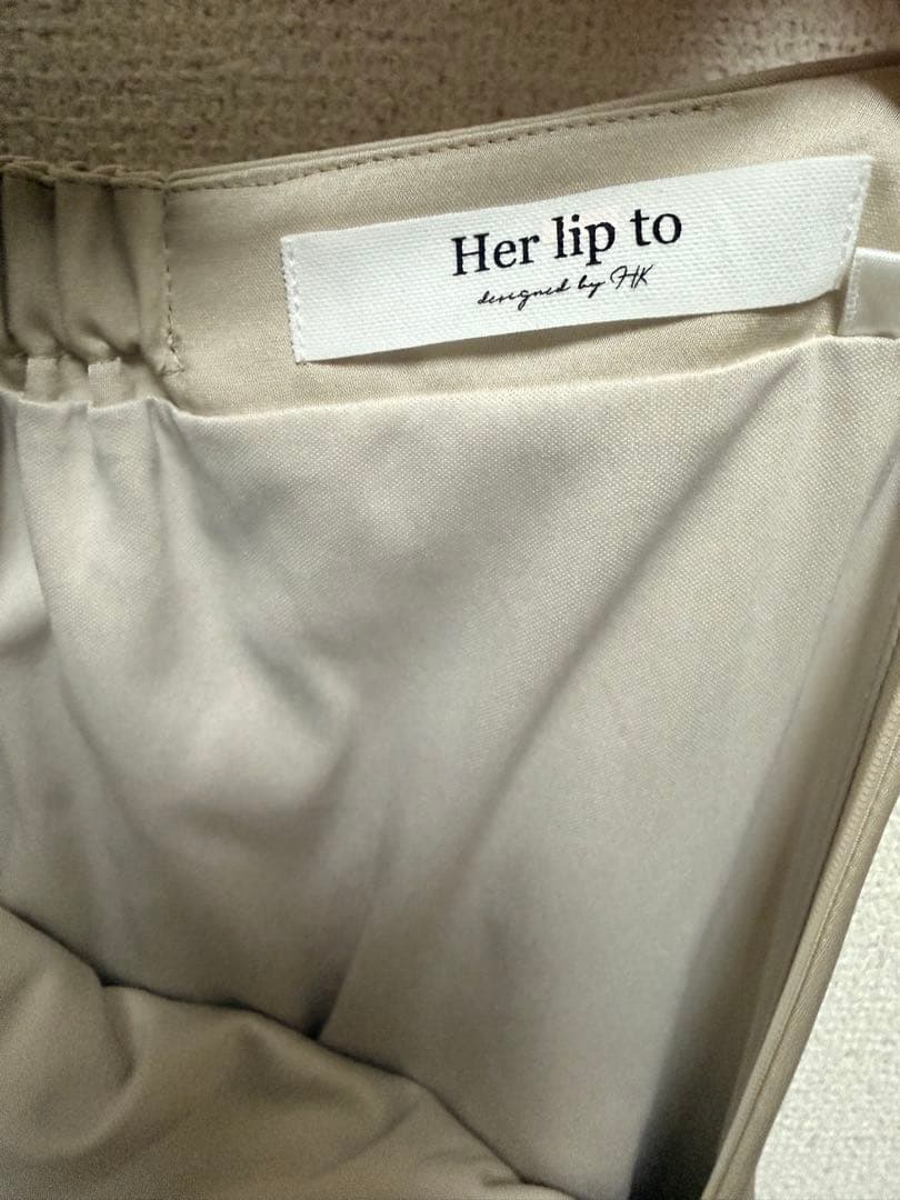 スカート Herlipto Asymmetry Hem Satin Skirt ecruM