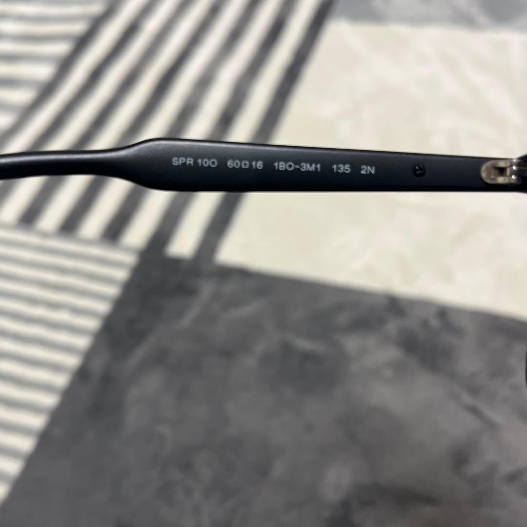 PRADA ブラックサングラス グレーレンズ