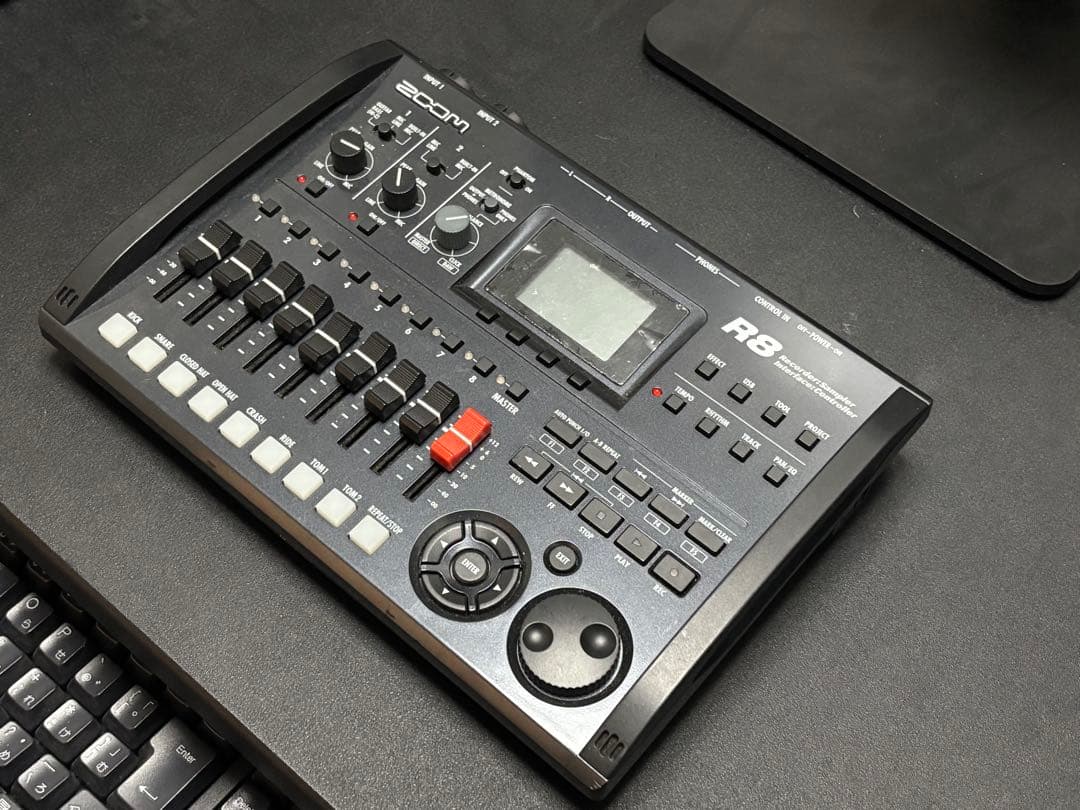 Zoom R8 マルチトラックレコーダー