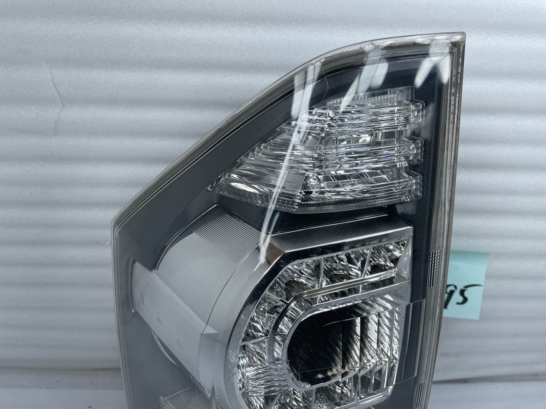 中古|良品70ヴォクシー 左LEDテールランプZRR70/75 前期28-220