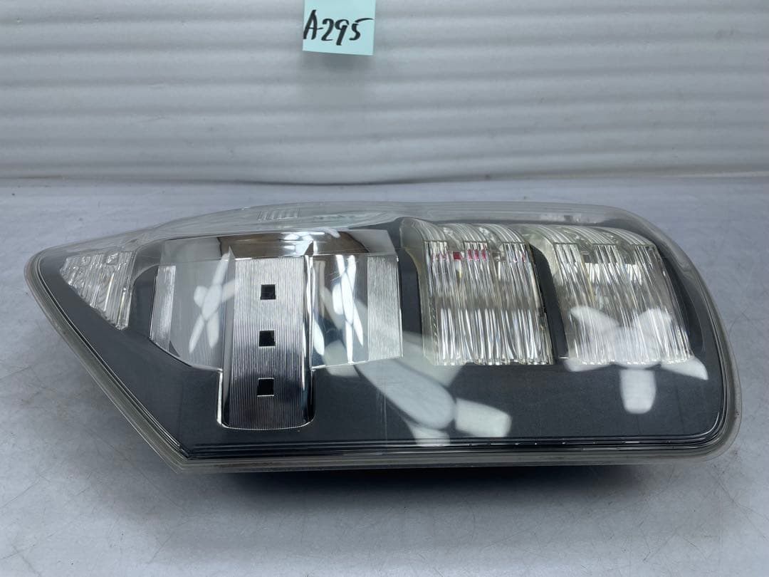 中古|良品70ヴォクシー 左LEDテールランプZRR70/75 前期28-220