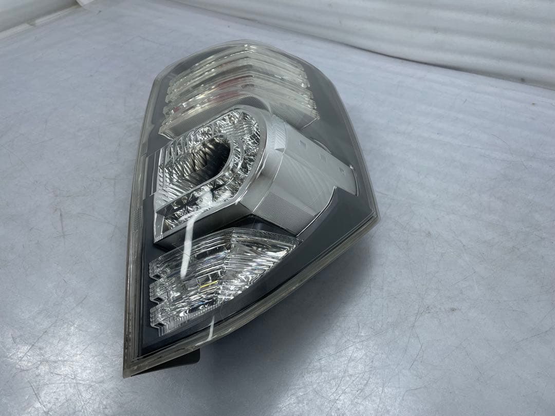 中古|良品70ヴォクシー 左LEDテールランプZRR70/75 前期28-220
