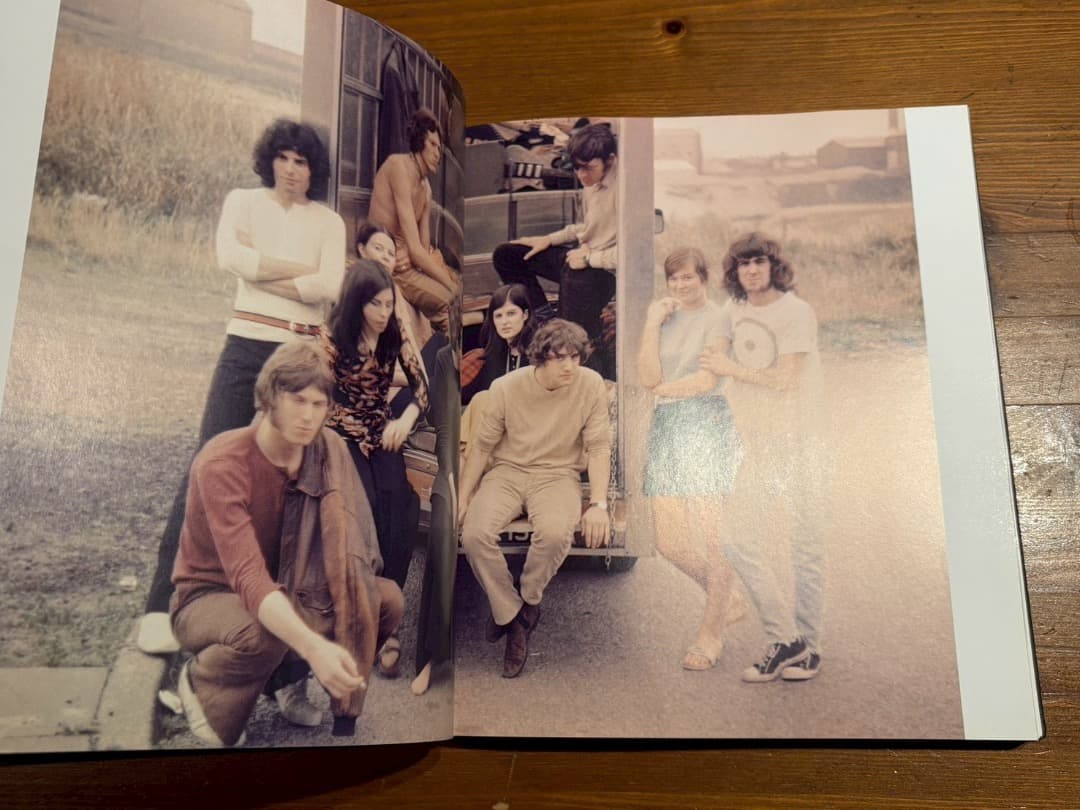 アート・デザイン・音楽 QUEEN ON CAMERA, off guard 1965-91
