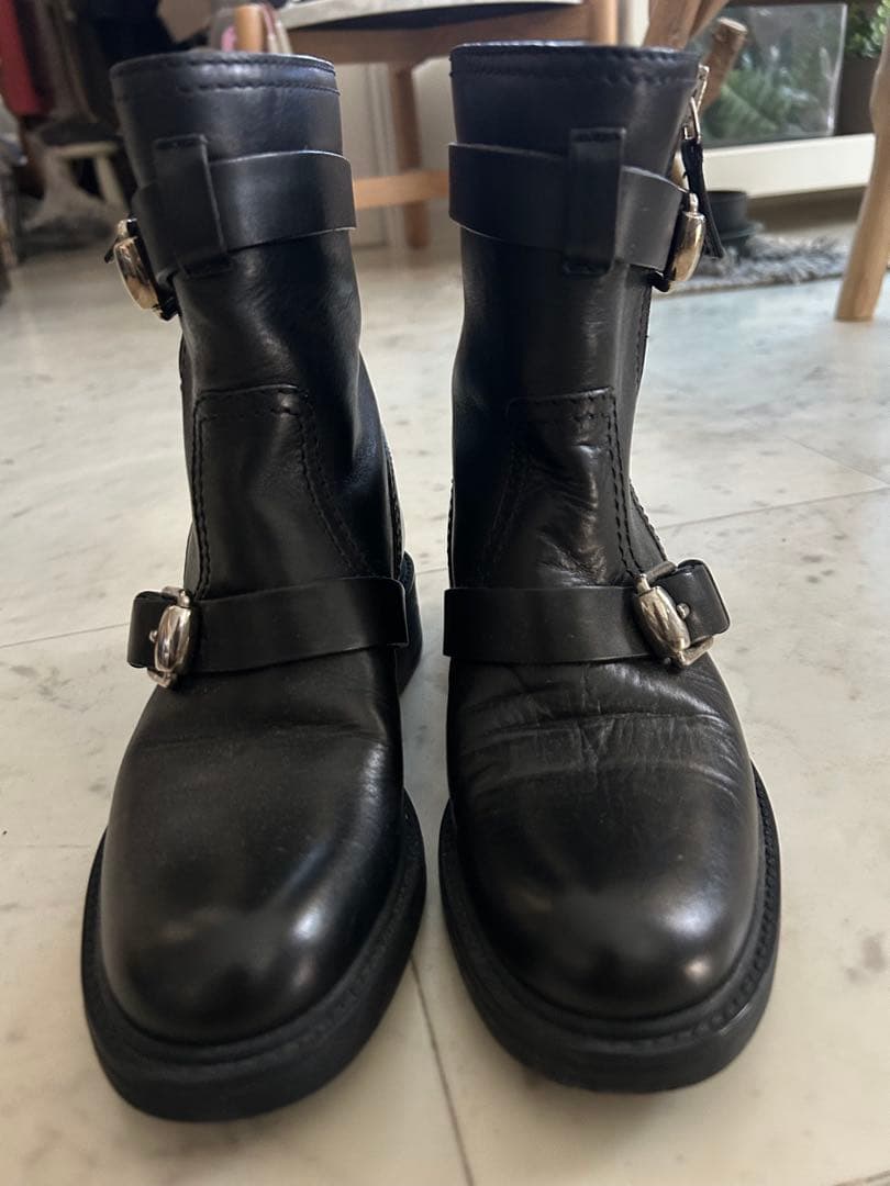 GUCCIブラックレザーショートブーツ