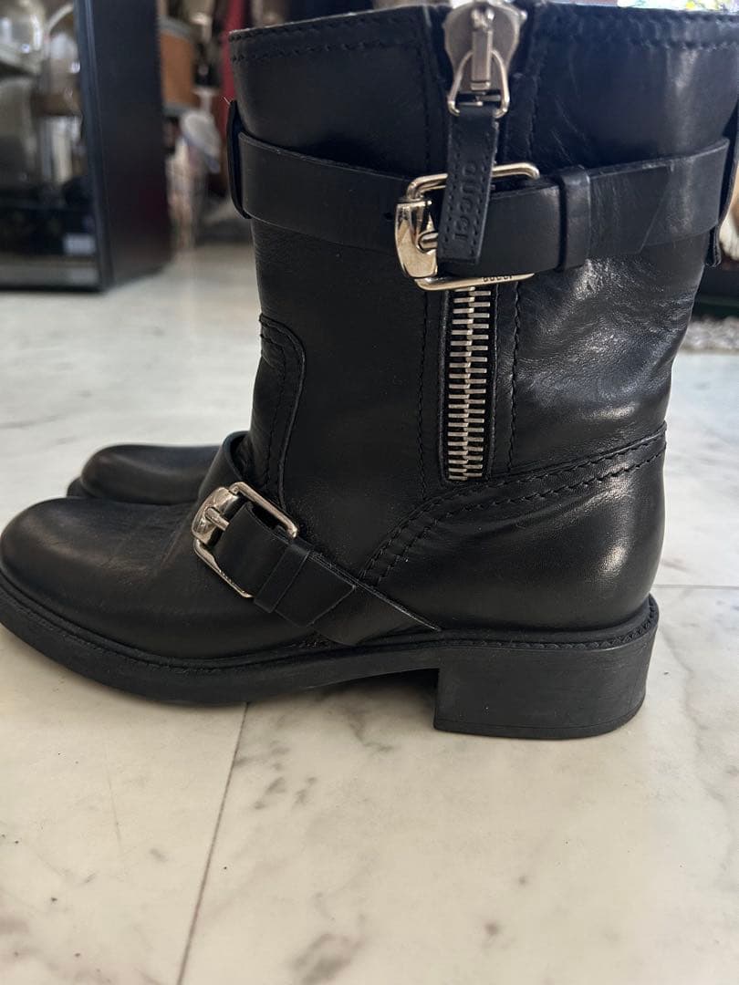GUCCIブラックレザーショートブーツ