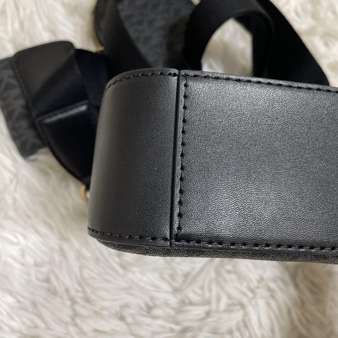 【極美品】マイケルコース　クロスボディーバック　MK柄 シグネチャー　ブラック