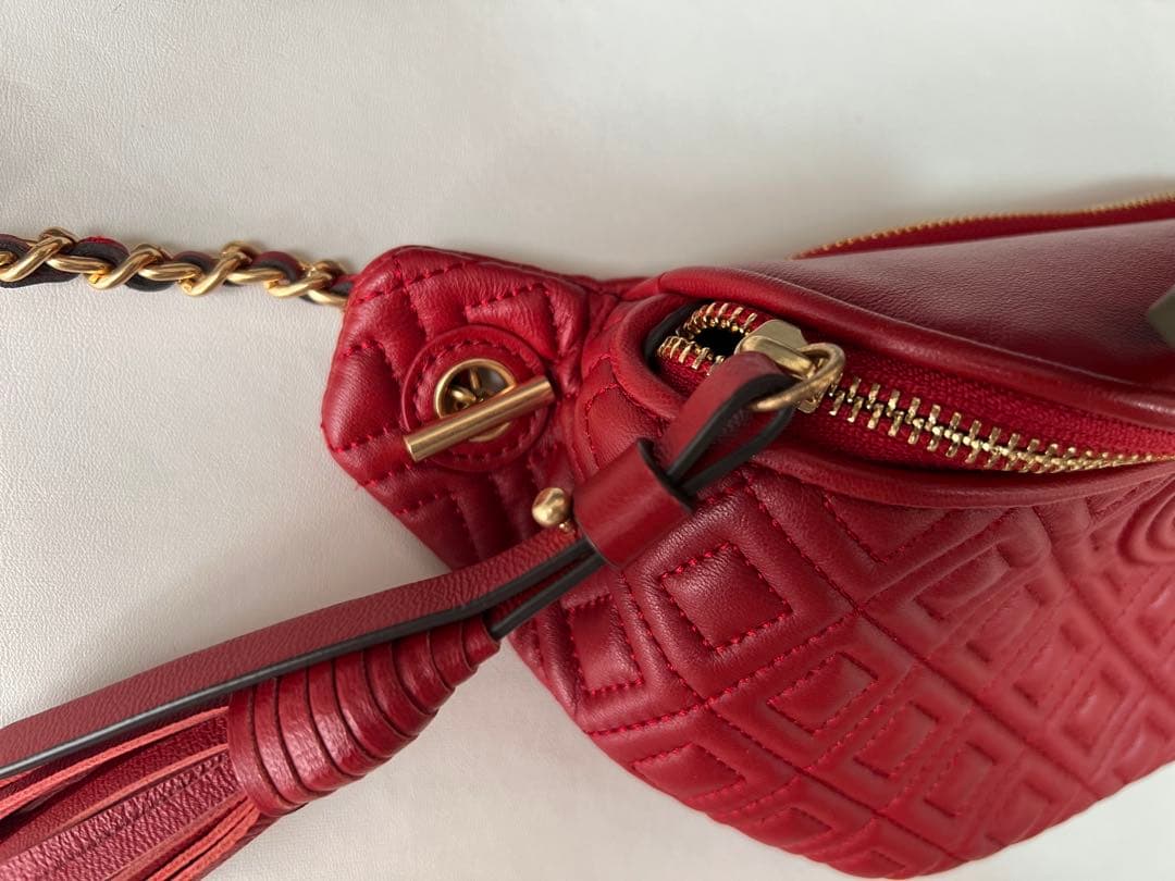 Tory Burch トリーバーチ レッドレザーキルティングボディバッグ