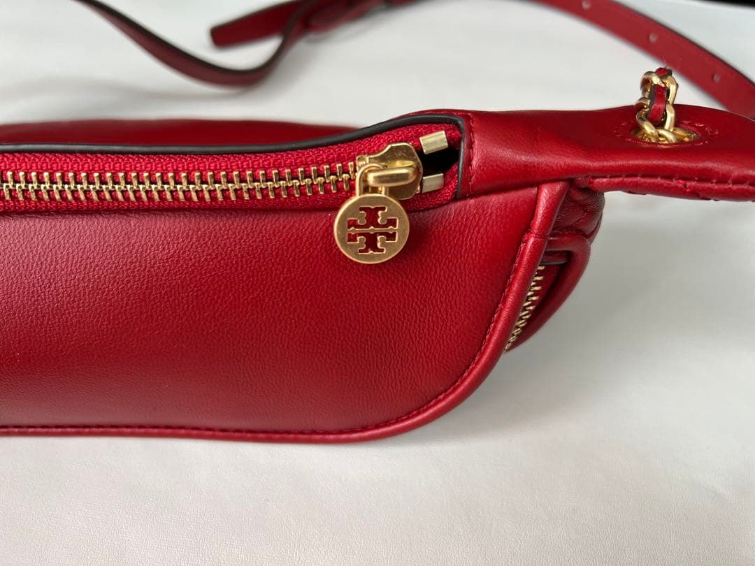 Tory Burch トリーバーチ レッドレザーキルティングボディバッグ