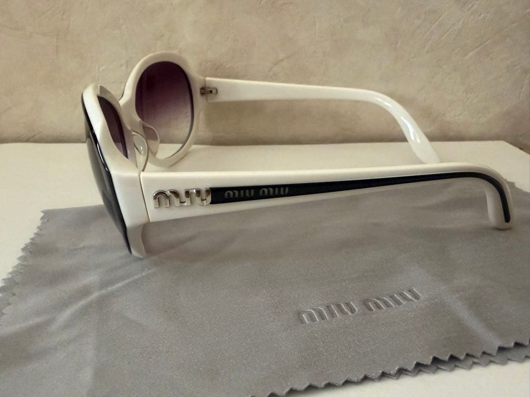 MIU MIU サングラスケース付き